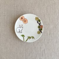 松竹梅と白猫小皿