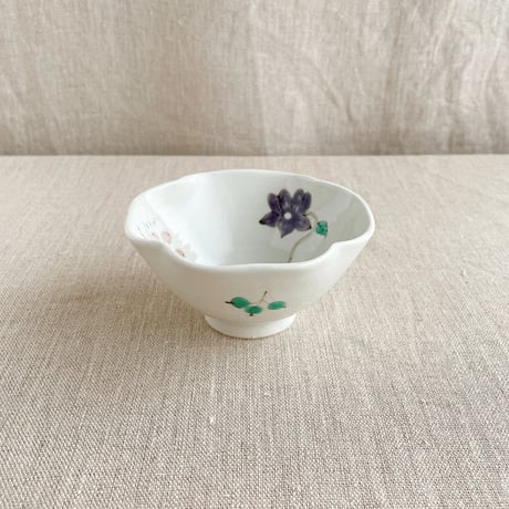 色絵花実文四葉小鉢