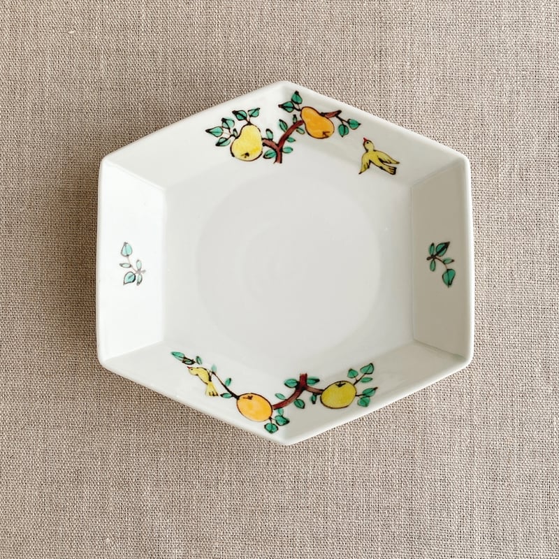 梨と鳥変形六角深皿 | nao uchimura 内村七生