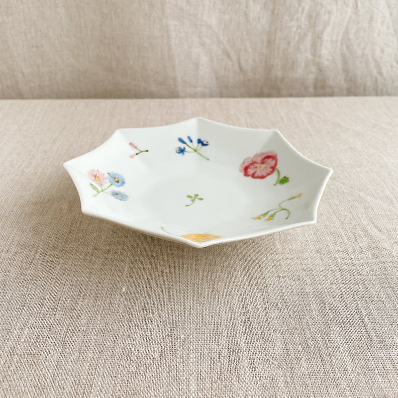 パンジーと花々八角皿 | nao uchimura 内村七生