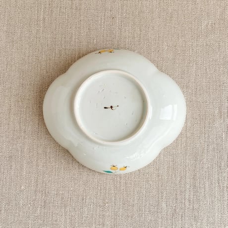 ヒタキとバラの実木瓜鉢