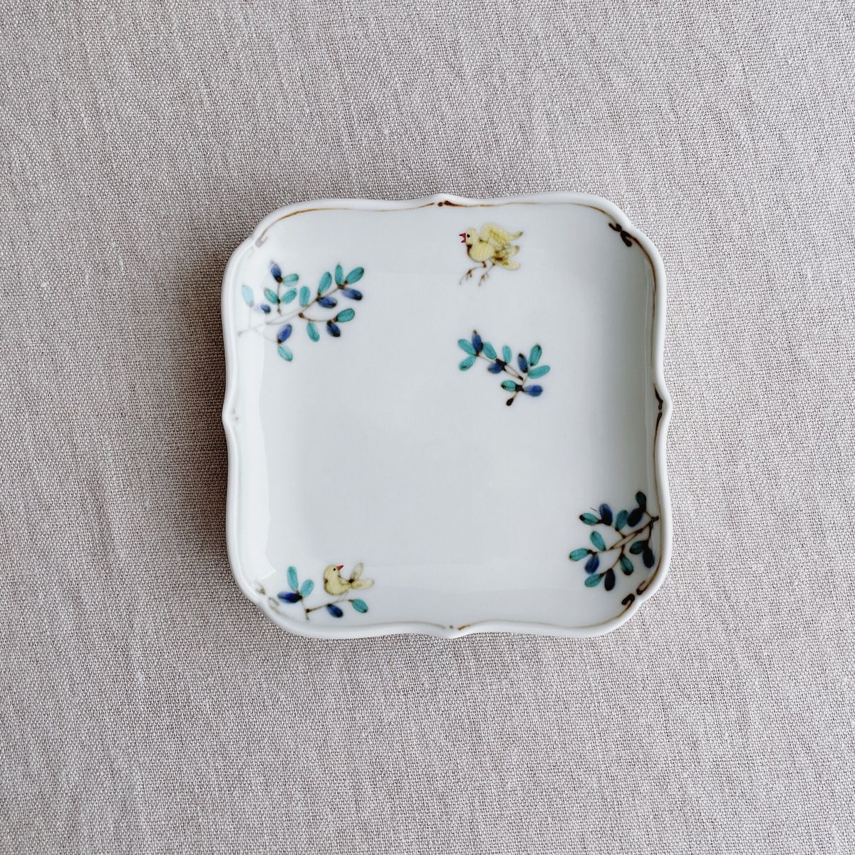 2枚セット 内村七生 小鳥花散らし パン皿 角皿 中皿 大皿 ペア食器 小鳥花散らしパン皿(小) | nao uchimura 内村七生