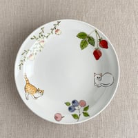 猫と果実の７寸皿（白、茶白）