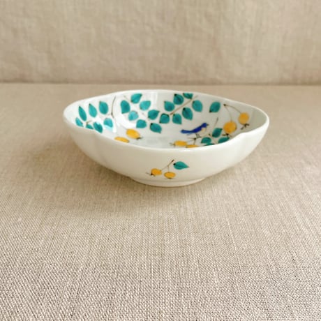 ヒタキとバラの実木瓜鉢