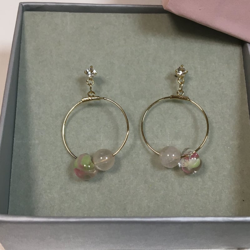 天然石風ドロップチャームのmixアシメピアス ∴ 華やか パーティ ビジュー