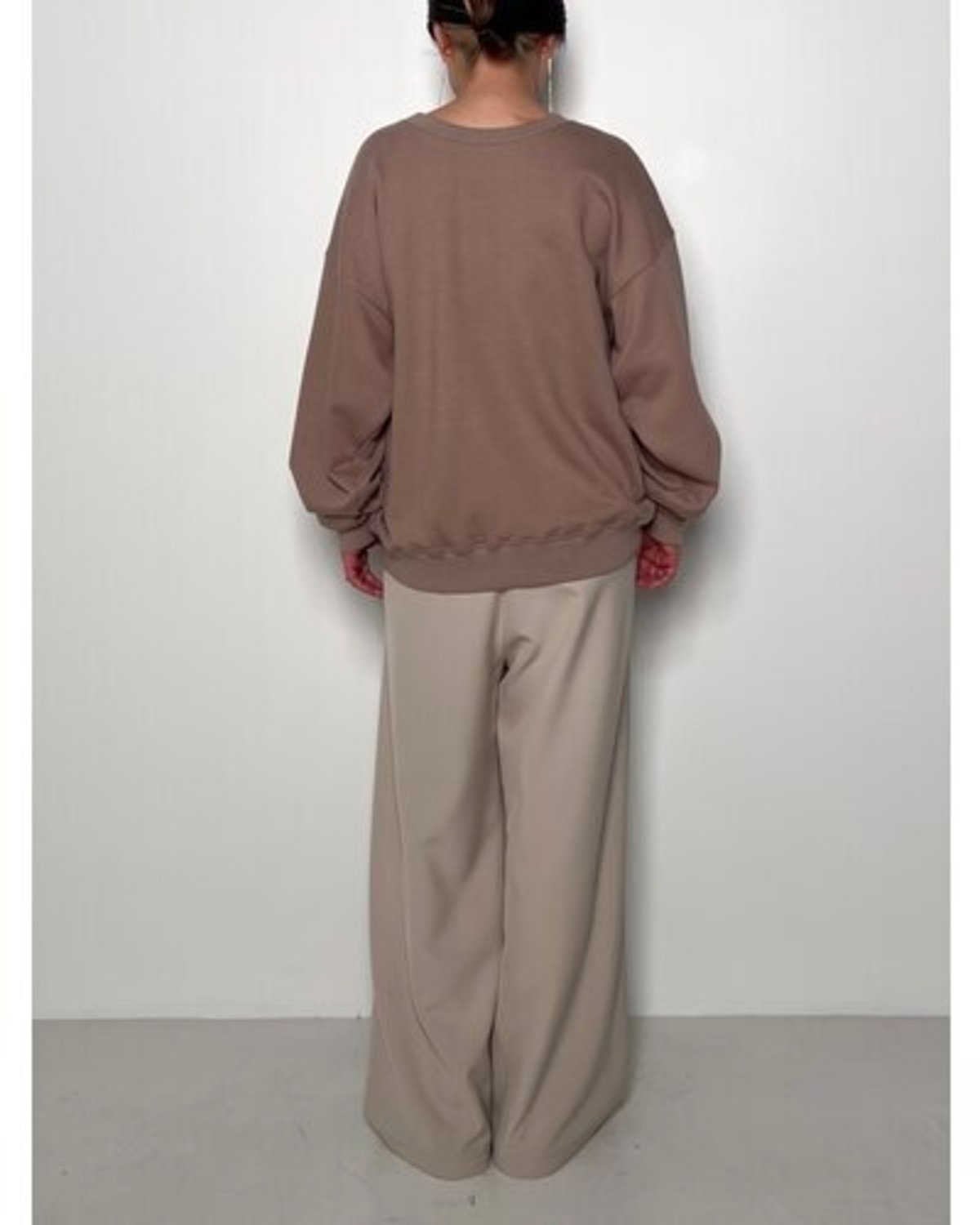 chignon  シニヨン　ダメージ加工スウェット CHIGNON シニヨン CHIGNON シニヨン ｶﾚｯｼﾞBIGﾛｺﾞｽｳｪｯﾄ 8454