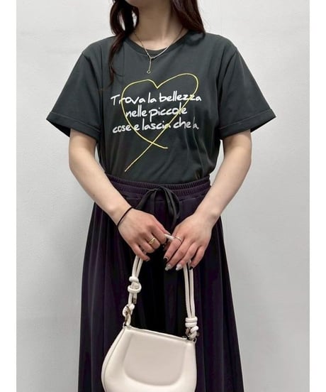 ROSIEE ロージー　R810306　ハート刺繍×手書き風ロゴプリントTシャツ