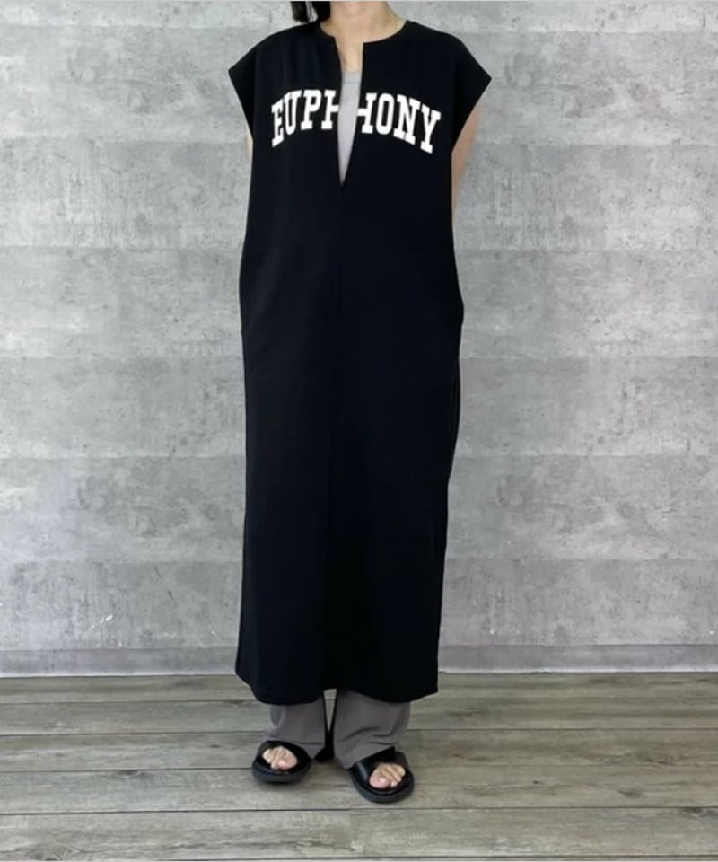 Anna Kerry アンナケリー スリットネックロゴワンピース 85252909 2025