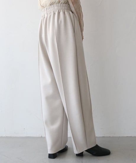 カーブパンツ