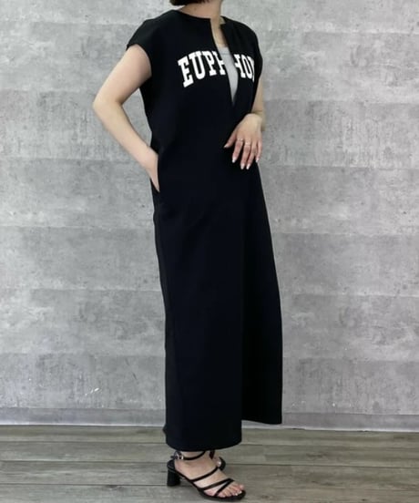 Anna Kerry　アンナケリー スリットネックロゴワンピース 85252909 2025新作