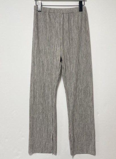 シニヨン カットプリーツパンツ CHIGNON 3643-632KO 国内正規品 220403 送料無料 小黒 様専用 8/1お支払 CHIGNON シニヨン ｶｯﾄﾌﾟﾘｰﾂPT [3643-632