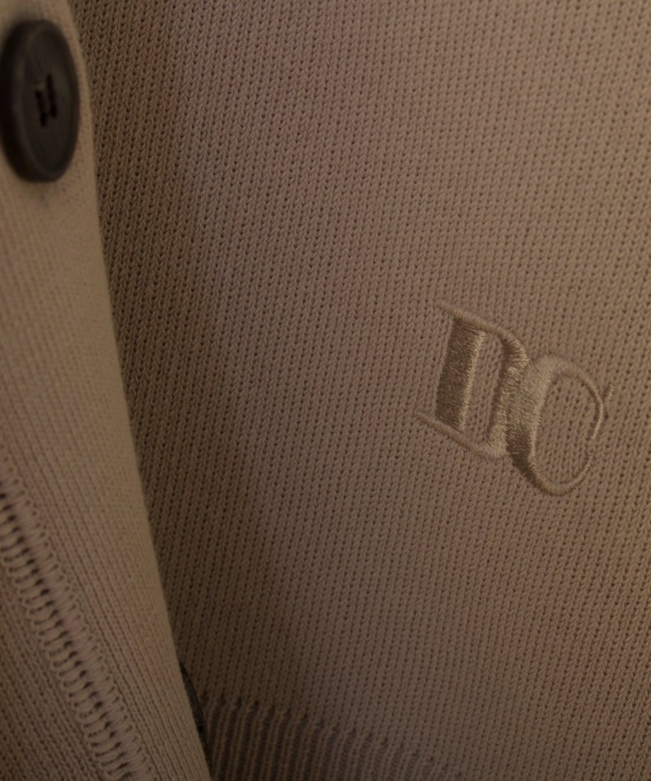 697f18756c5f9ed2015d51d4