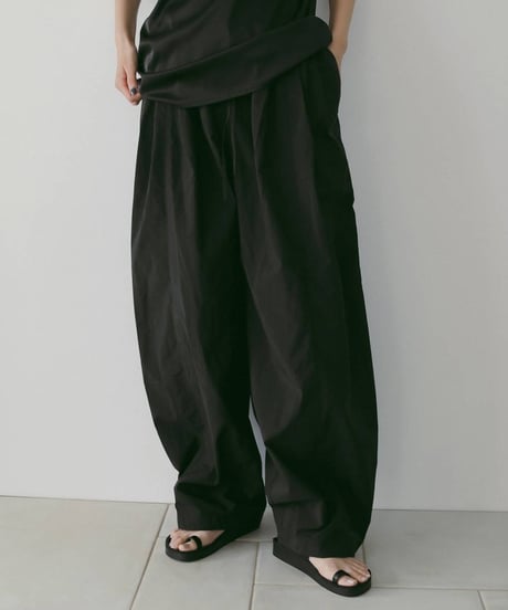 anuke アンヌーク　Volumetuck Cocoon Pants　62610720