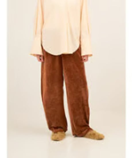 YENN イエン　MOLE TWILL CURVED PT
