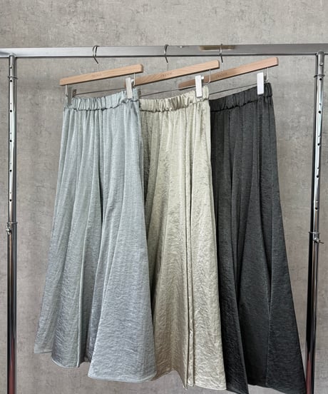 TRANOI.　トラノイ グロッシーサテンサーキュラースカート 231R509