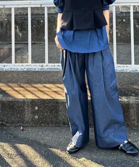 TRANOI.　トラノイ デニムタックパンツ 231J520