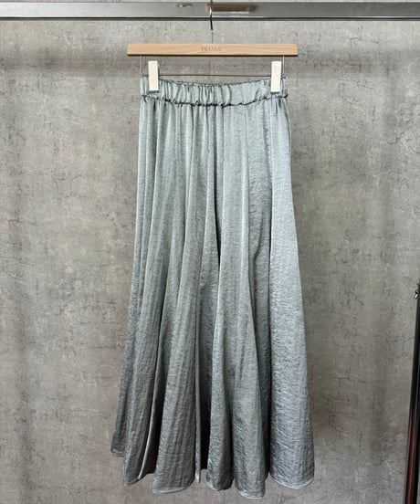 TRANOI.　トラノイ グロッシーサテンサーキュラースカート 231R509