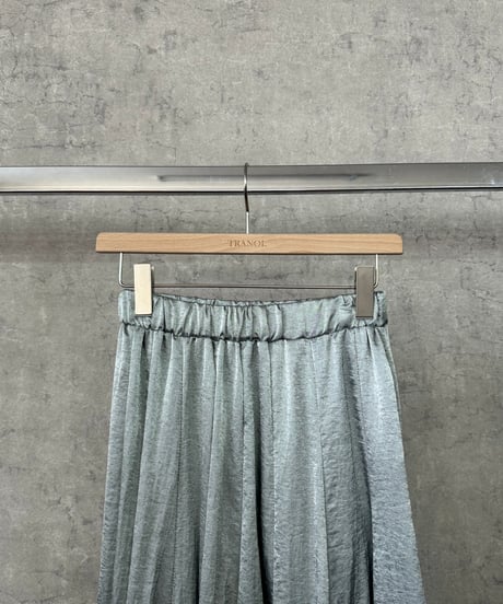 TRANOI.　トラノイ グロッシーサテンサーキュラースカート 231R509