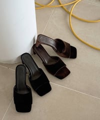 anuke アンヌーク　Squaretoe Velour Mule　62611027