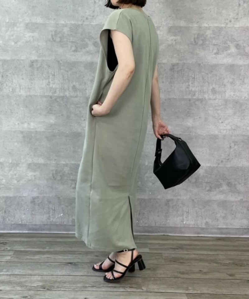 Anna Kerry アンナケリー スリットネックロゴワンピース
