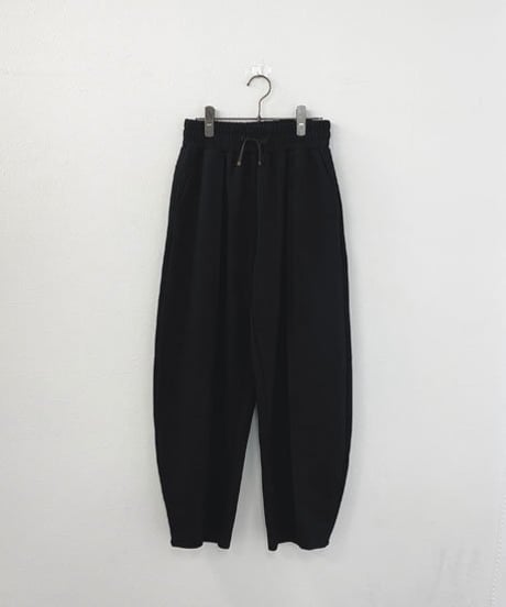 カーブパンツ