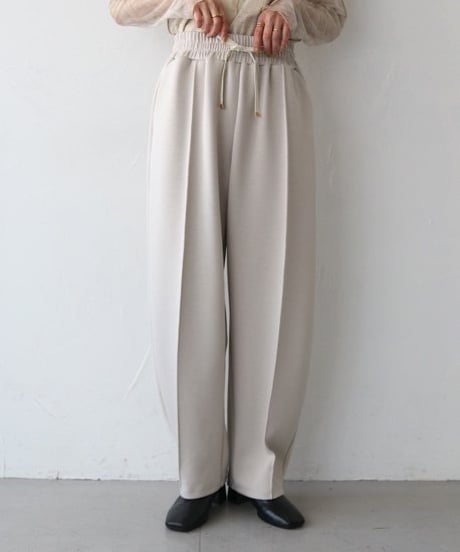 カーブパンツ