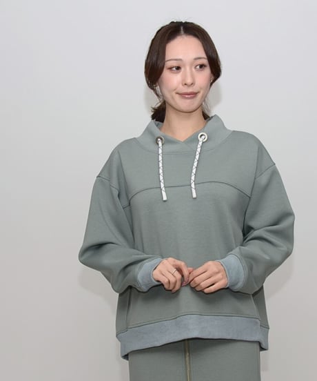 Praia　プライア　小顔効果　フェイクパーカー・レタリングプルオーバー LEI-25137 2026NEWARIIVAL