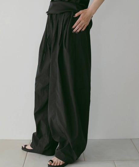 anuke アンヌーク　Volumetuck Cocoon Pants　62610720