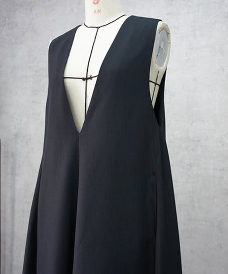 TRANOI.　トラノイ キーネックフレアワンピース 223J402
