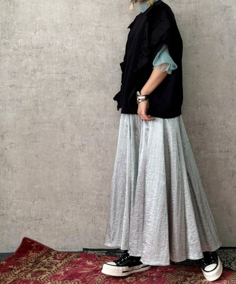 TRANOI. トラノイ グロッシーサテンサーキュラースカート