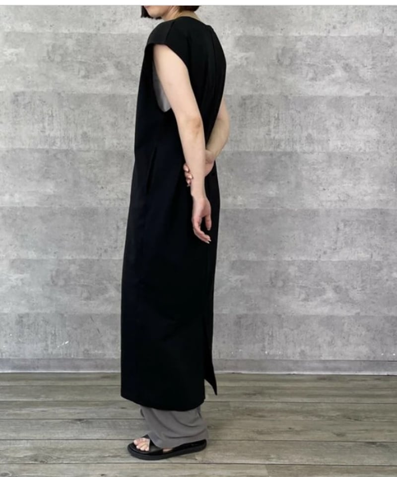 アンナケリー　スリットネックロゴワンピース　ブラック Anna Kerry アンナケリー スリットネックロゴワンピース