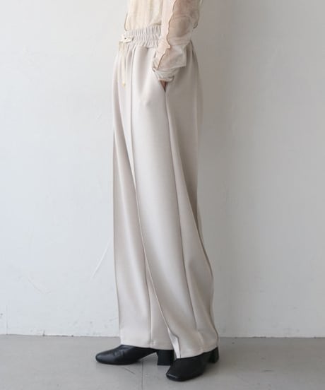 カーブパンツ