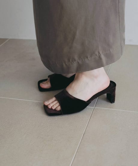 anuke アンヌーク　Squaretoe Velour Mule　62611027
