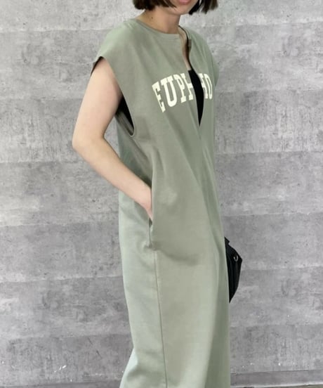 Anna Kerry　アンナケリー スリットネックロゴワンピース 85252909 2025新作