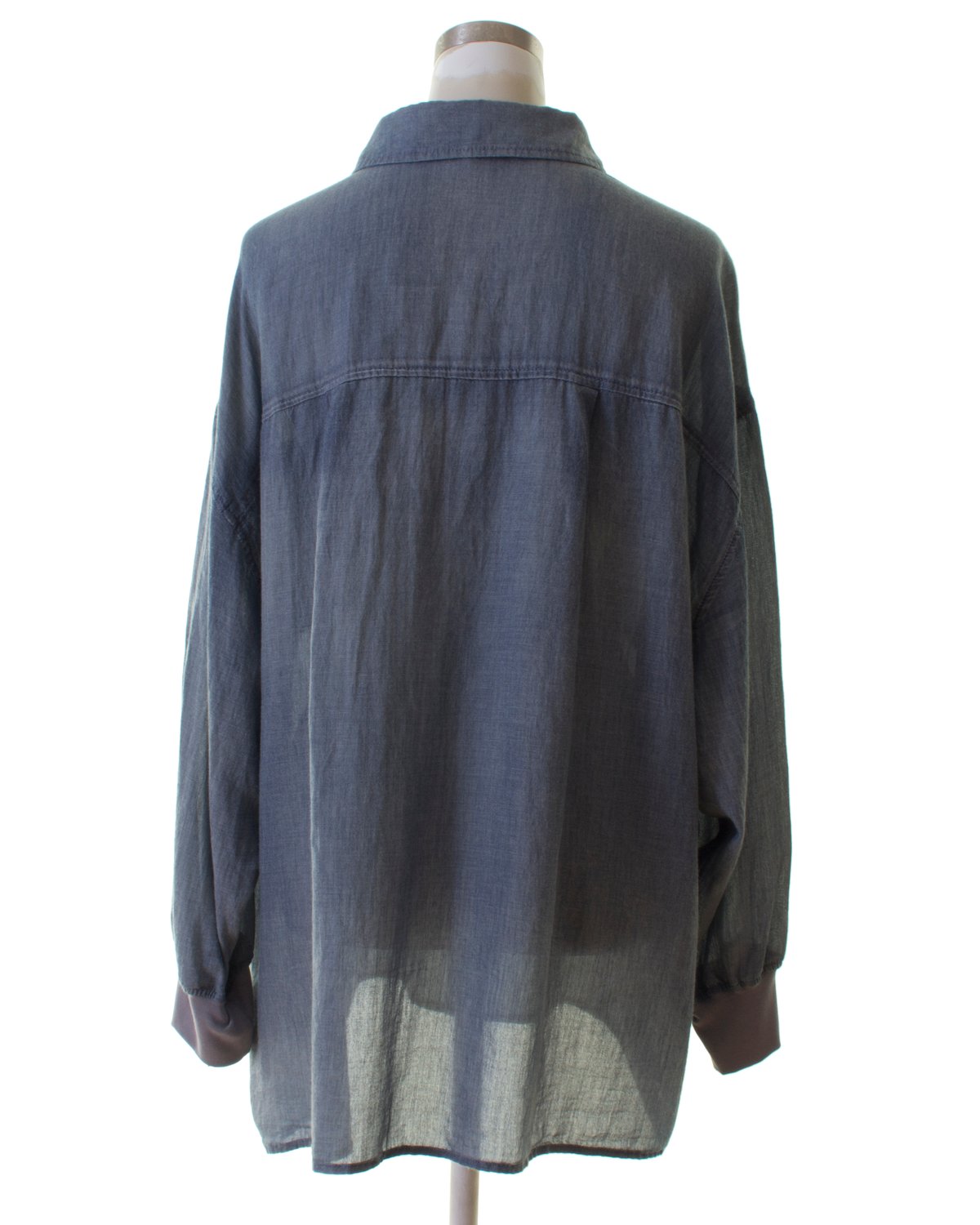 Dignite collier　ディニテコリエ　シアーデニムシャツ　サックス ディニテコリエ(Dignite Collier）シアーデニムショート丈シャツ