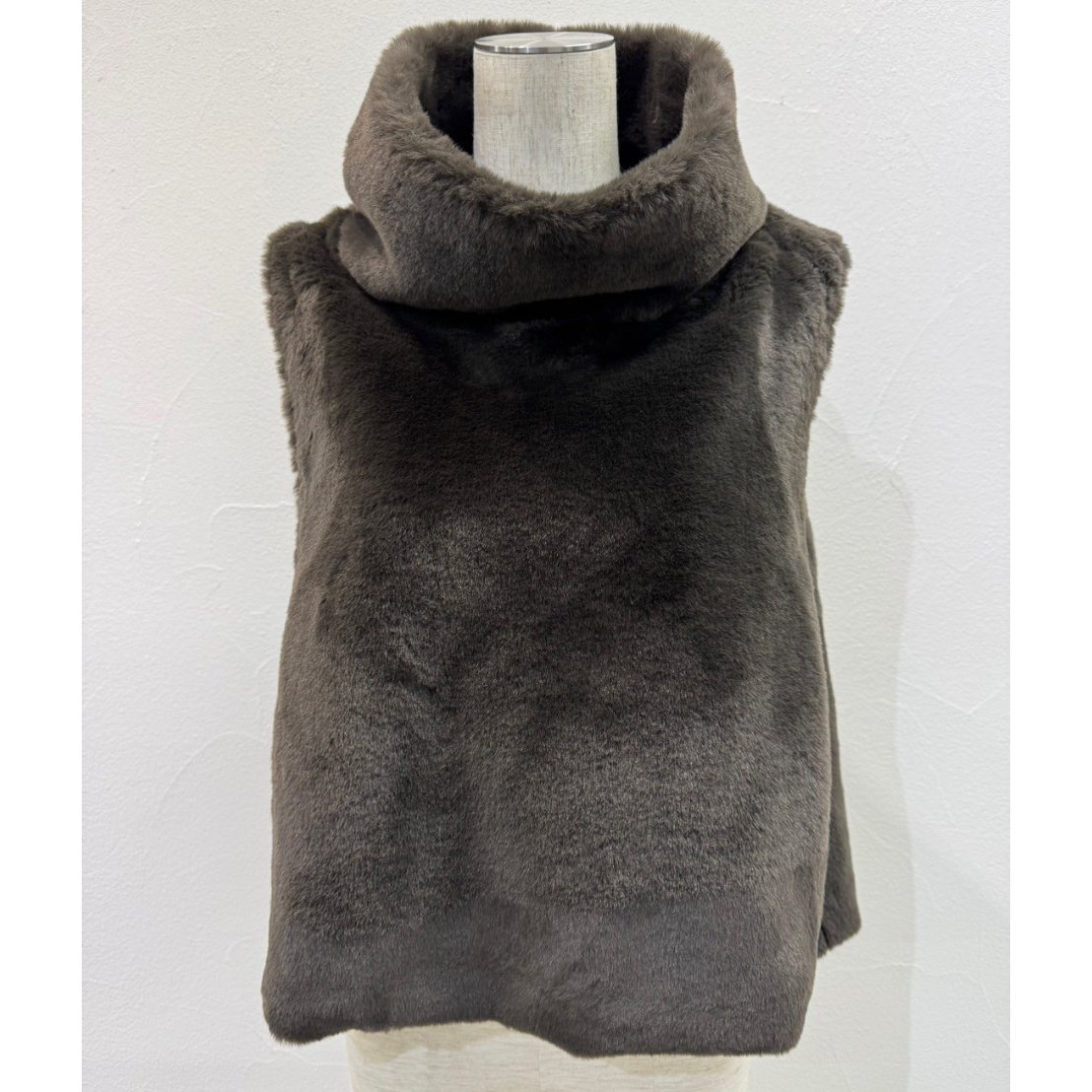 CYAN TOKYO バックオーバーハイネックファーベスト/507390 CYAN TOKYO バックオーバーハイネックファーベスト 507390 | Deargo