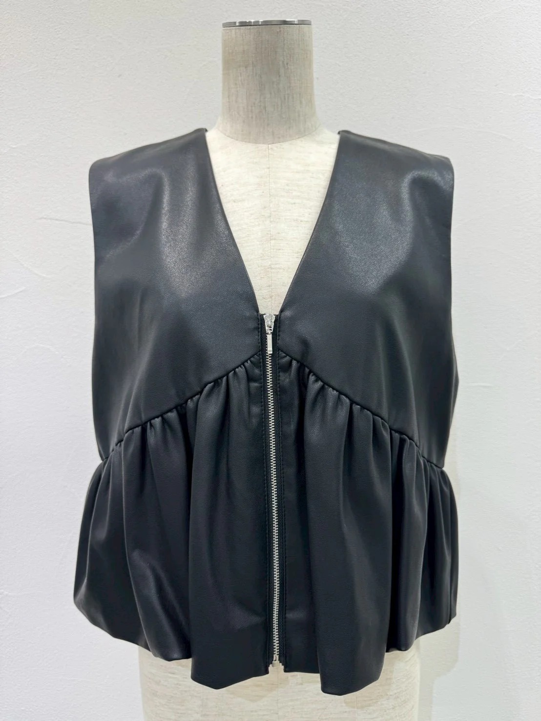 CYAN TOKYO シアン トウキョウ ヴィーガンレザーバルーンギャザー