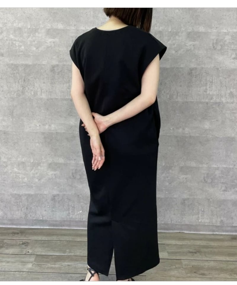 Anna Kerry アンナケリー スリットネックロゴワンピース