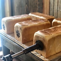 Chet Bake（チェット・ベイク） アカシア蜜のゆかしき食パン　１本（２斤）