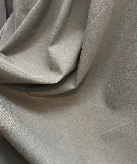 ナナイロトイロ　毎日の定番トップス　KHAKI