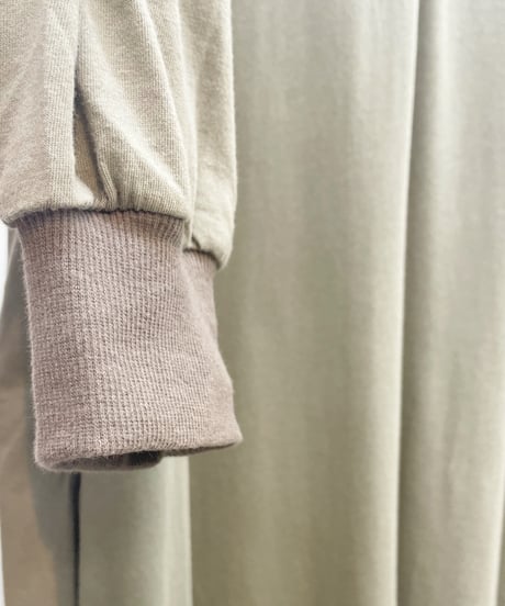 ナナイロトイロ　毎日の定番トップス　KHAKI