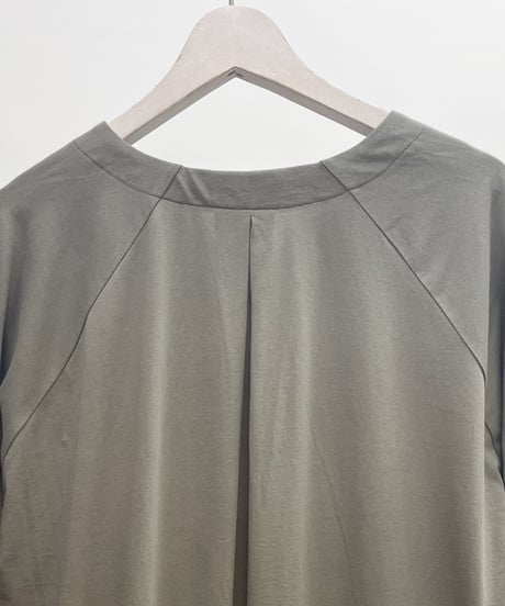 ナナイロトイロ　毎日の定番トップス　KHAKI