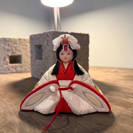 【数量限定】白無垢リボン飾り 雛人形－白金桜 木目込み丸型アクリルケース五人飾り-【platinum sakura】