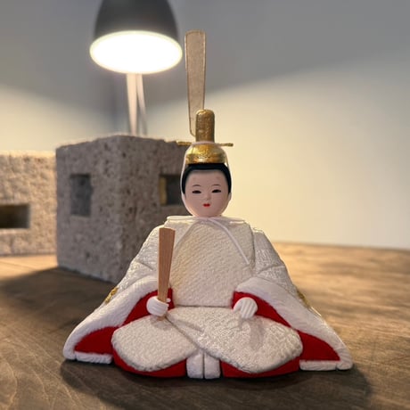 【数量限定】白無垢リボン飾り 雛人形－白金桜 木目込み丸型アクリルケース五人飾り-【platinum sakura】
