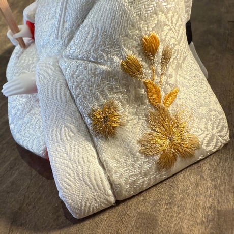 【数量限定】白無垢リボン飾り 雛人形－白金桜 木目込み丸型アクリルケース五人飾り-【platinum sakura】