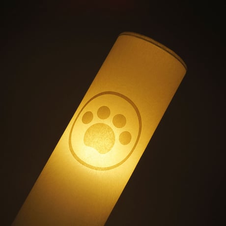 ペット メモリー あかり【肉球紋入り  手漉き本美濃紙飾り】ペット用木製 電池式 コードレス LEDスイッチ付
