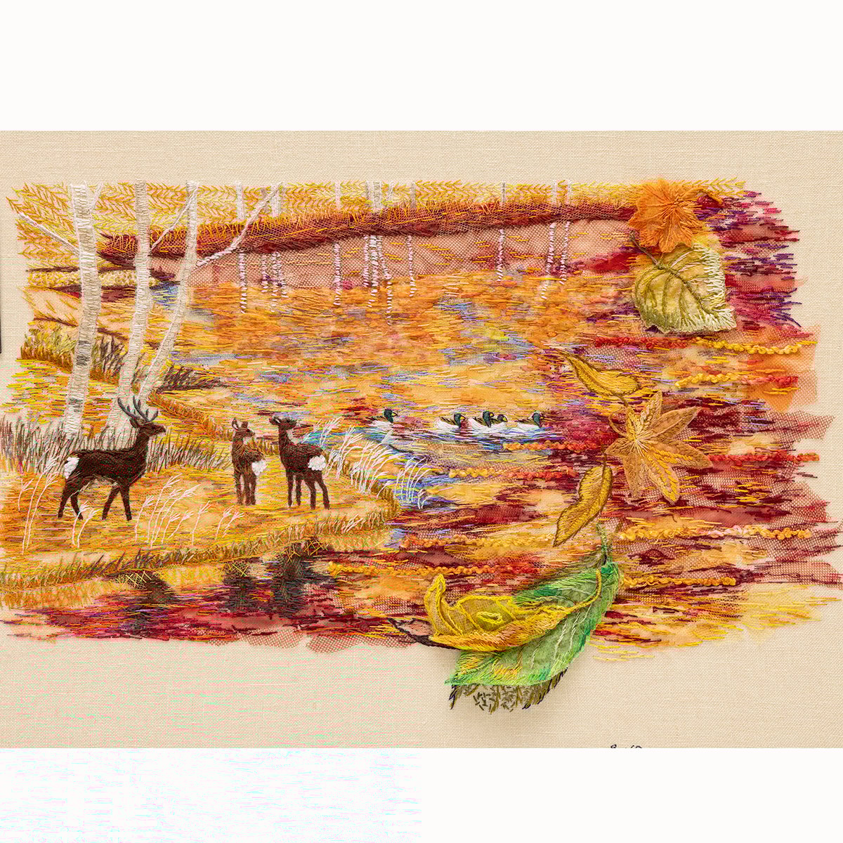 2025年 9・10月カレンダー作品 転写布 【湖面に広がる紅葉