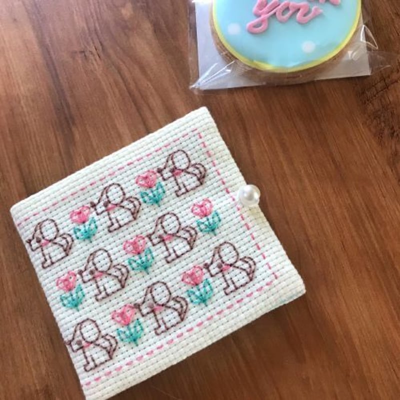 ニードルブックキット【フラワーパターン】 | 戸塚刺しゅうオンライン