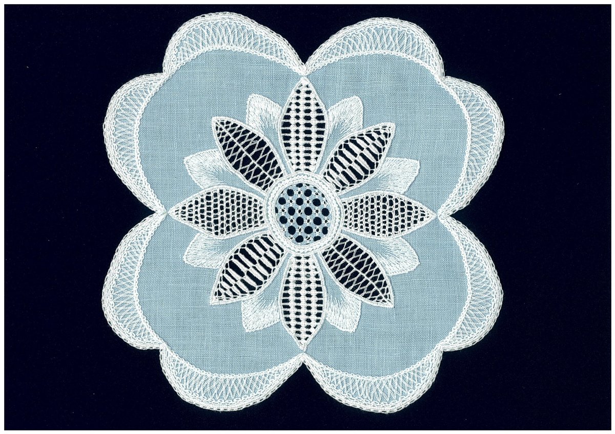 手刺繍 貝合わせ 模様入り 手編みレース縁取り 布製のれん 三つ割れ 手