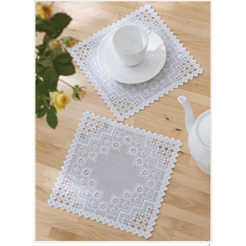 キャットウーマン　刺繍パッチ フランス刺繍と図案138集 ハーダンガーワーク | 戸塚刺しゅう